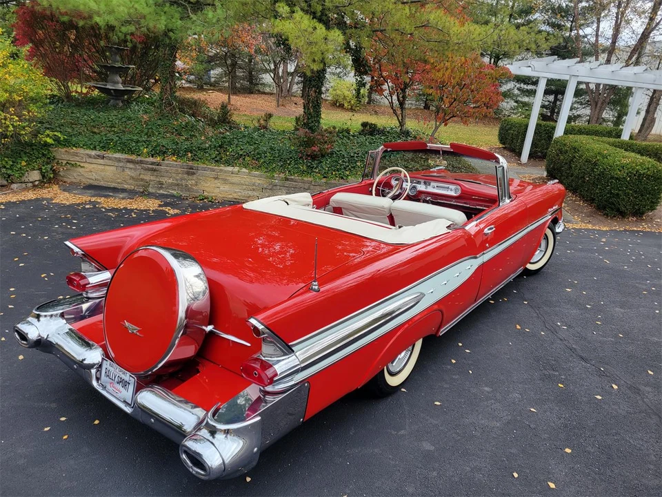 1957 Pontiac Star Chief - Image 8 of 31