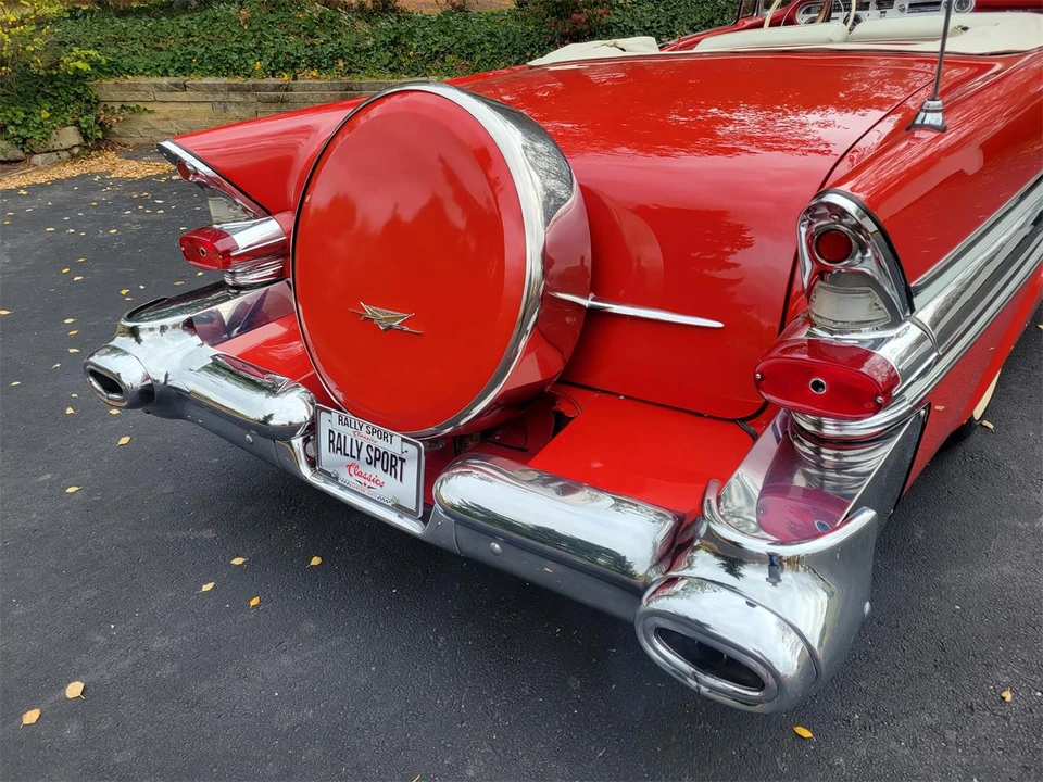 1957 Pontiac Star Chief - Image 12 of 31