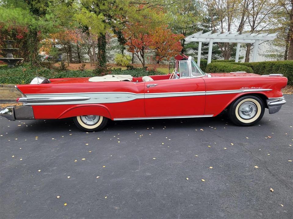 1957 Pontiac Star Chief - Image 15 of 31