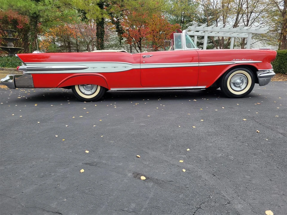 1957 Pontiac Star Chief - Image 16 of 31