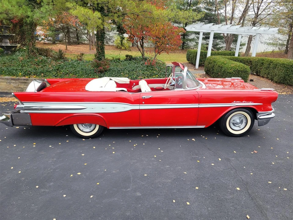 1957 Pontiac Star Chief - Image 17 of 31