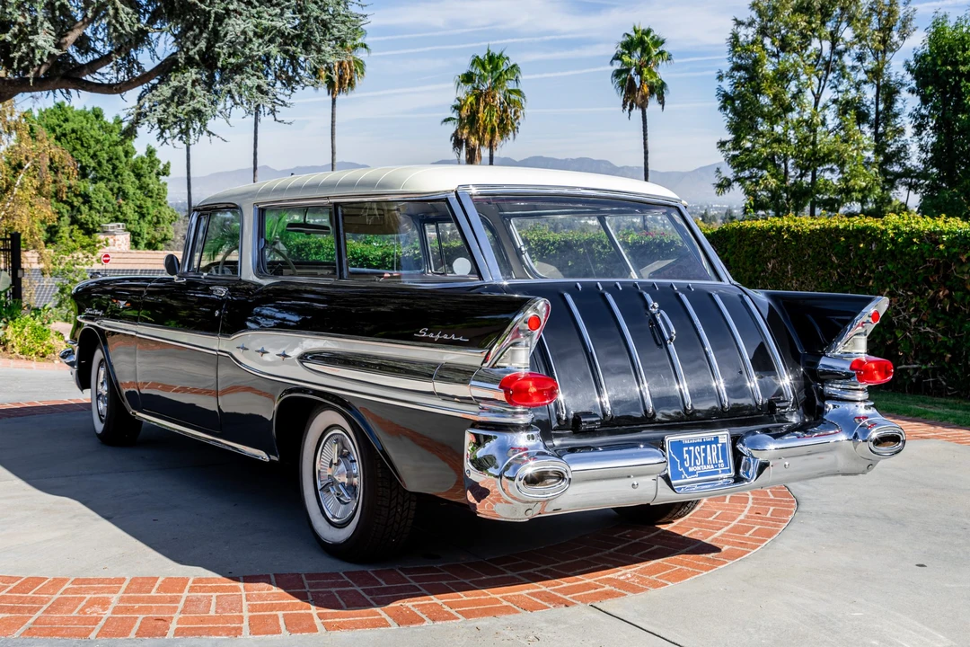 1957 Pontiac Star Chief - Image 3 of 31