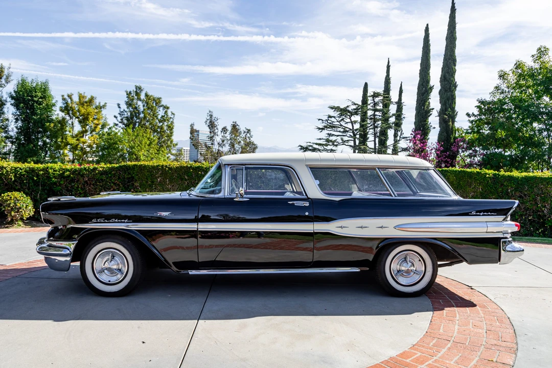 1957 Pontiac Star Chief - Image 2 of 31