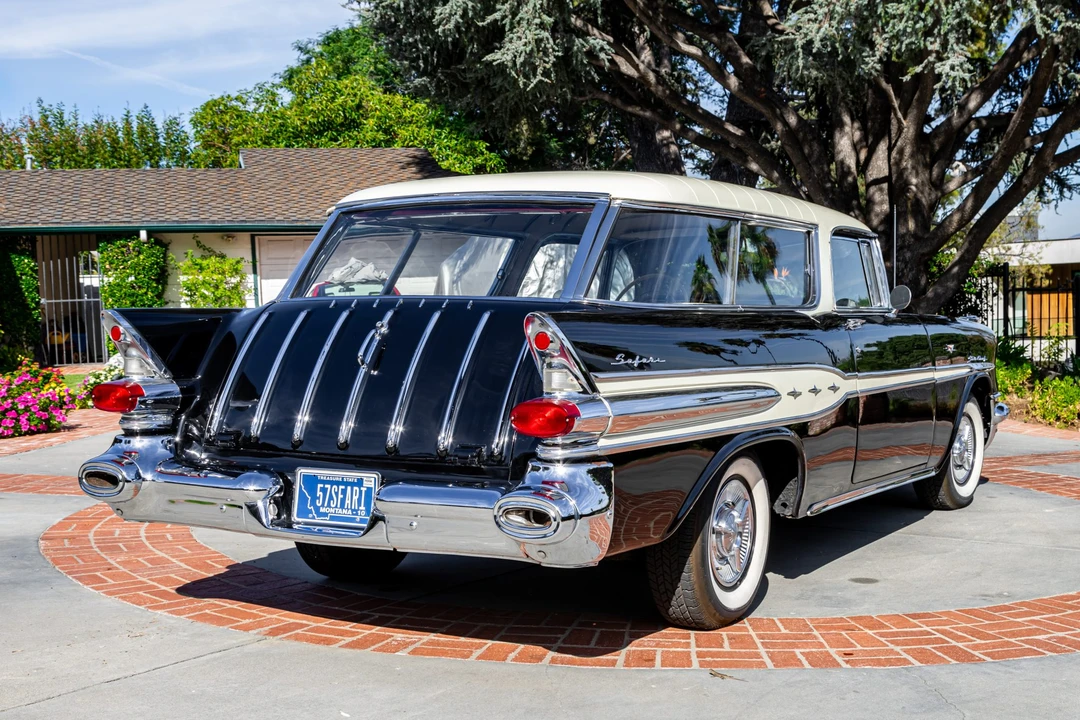 1957 Pontiac Star Chief - Image 5 of 31