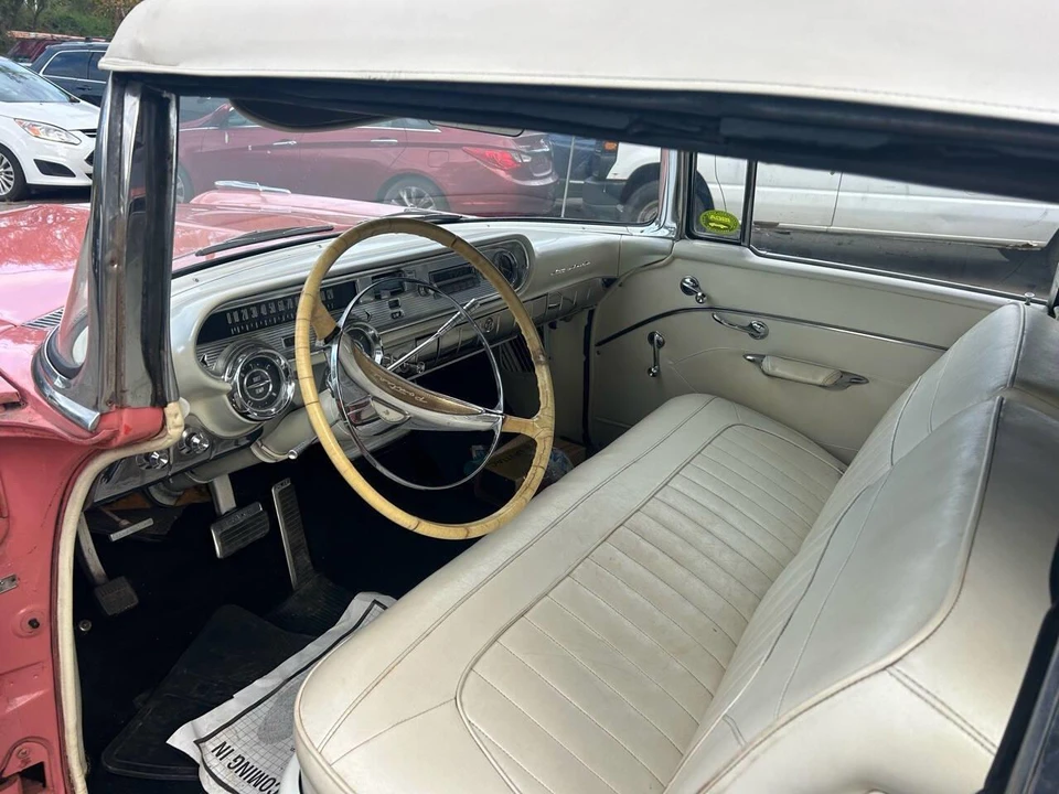1957 Pontiac Star Chief - Image 3 of 31