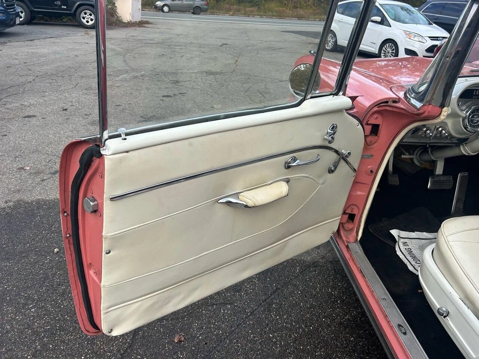 1957 Pontiac Star Chief - Image 2 of 31