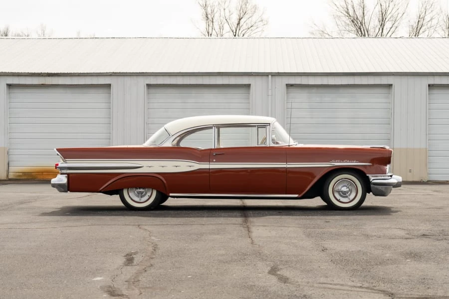 1957 Pontiac Star Chief - Image 2 of 31
