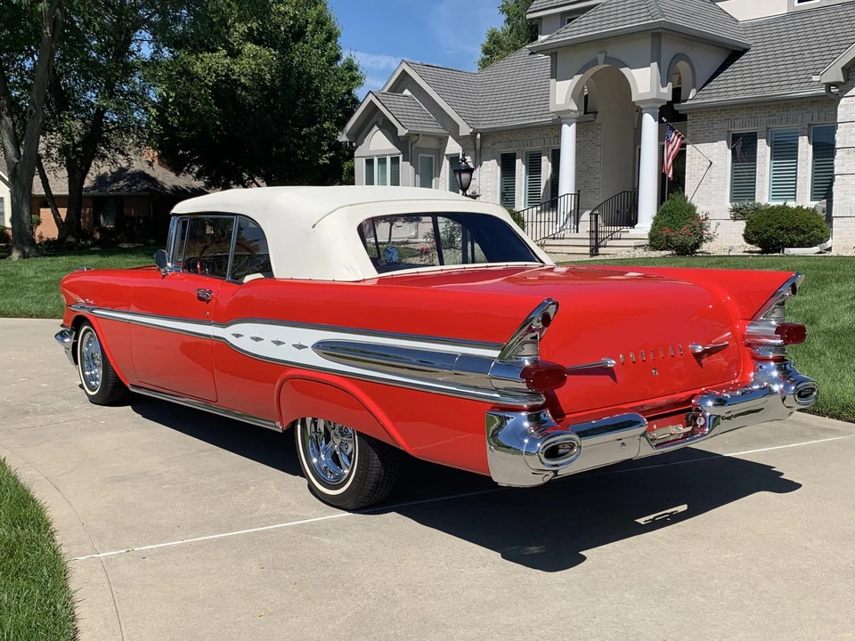 1957 Pontiac Star Chief - Image 8 of 31