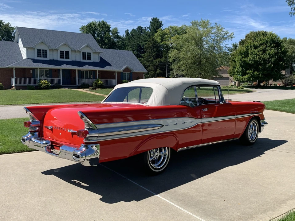 1957 Pontiac Star Chief - Image 10 of 31