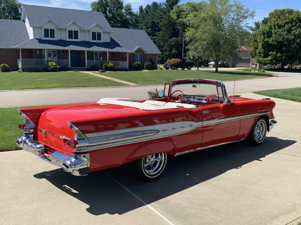 1957 Pontiac Star Chief - Image 21 of 31