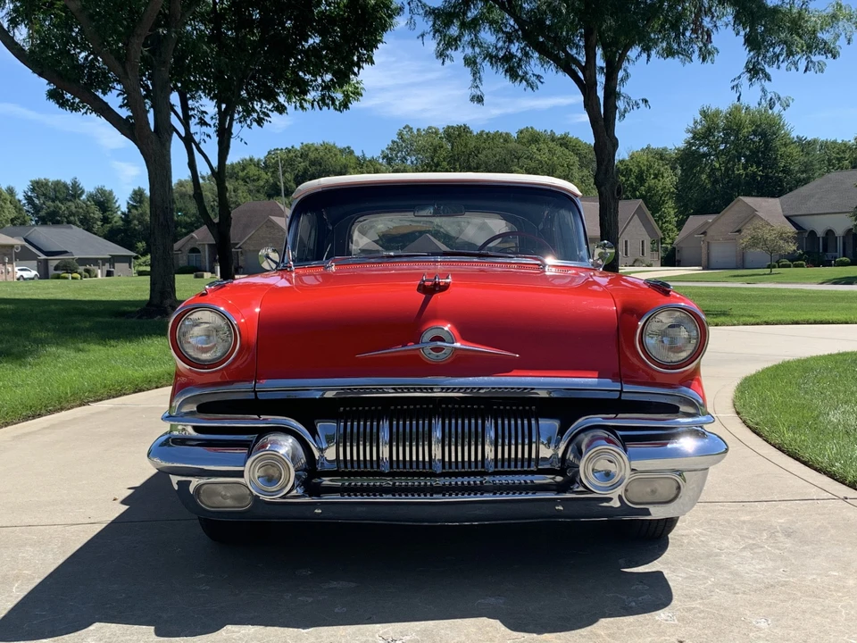 1957 Pontiac Star Chief - Image 2 of 31