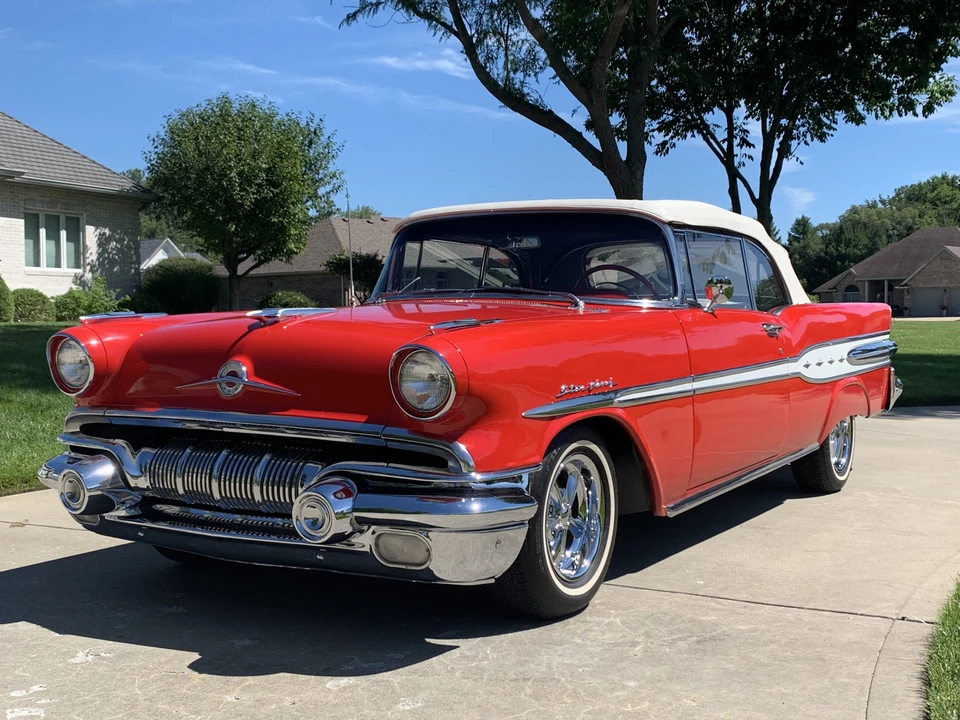1957 Pontiac Star Chief - Image 4 of 31