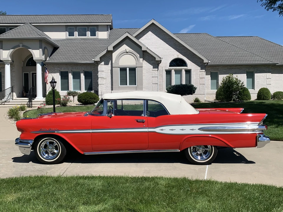 1957 Pontiac Star Chief - Image 7 of 31