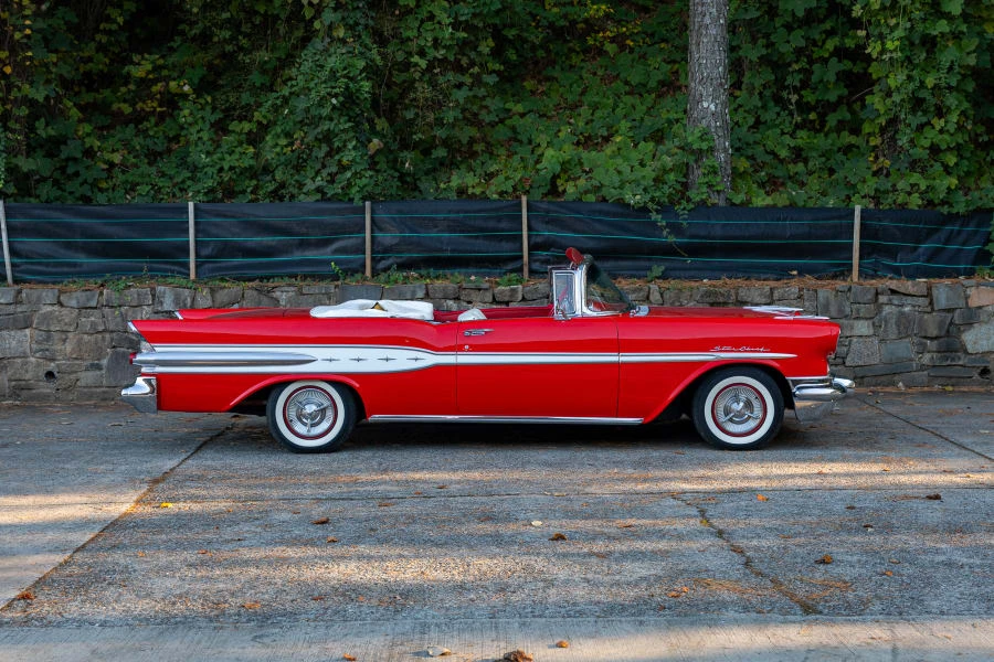 1957 Pontiac Star Chief - Image 2 of 31