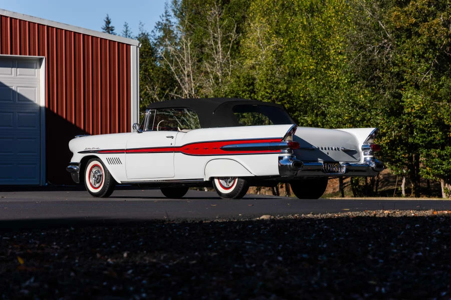 1957 Pontiac Star Chief - Image 11 of 21