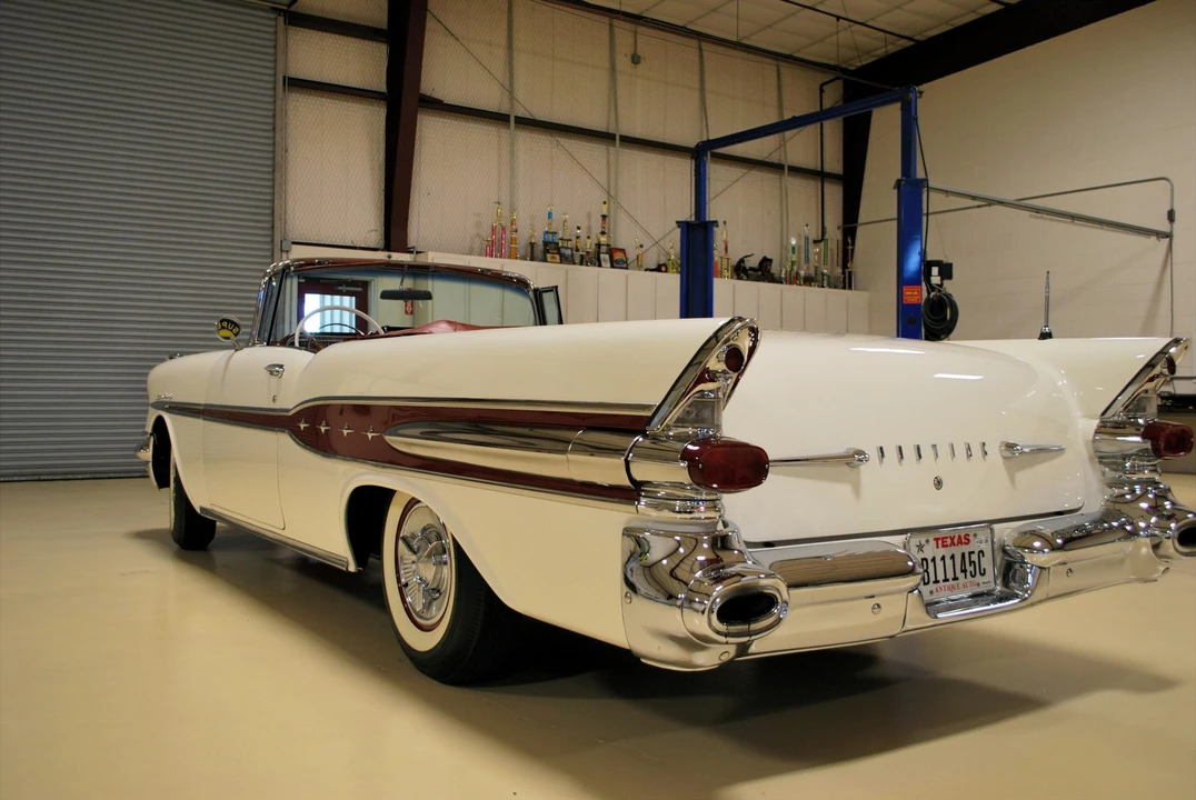 1957 Pontiac Star Chief - Image 6 of 31