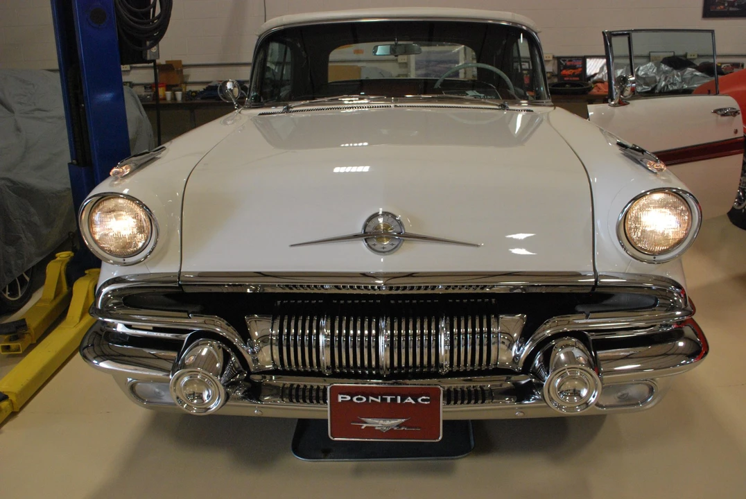 1957 Pontiac Star Chief - Image 11 of 31