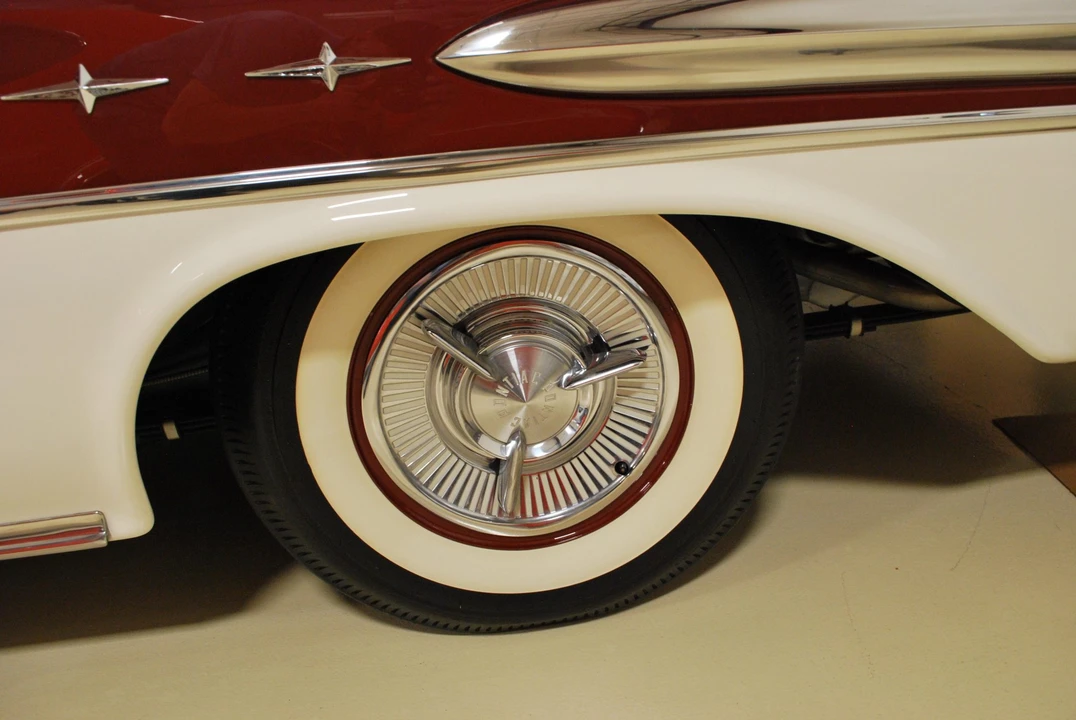 1957 Pontiac Star Chief - Image 26 of 31