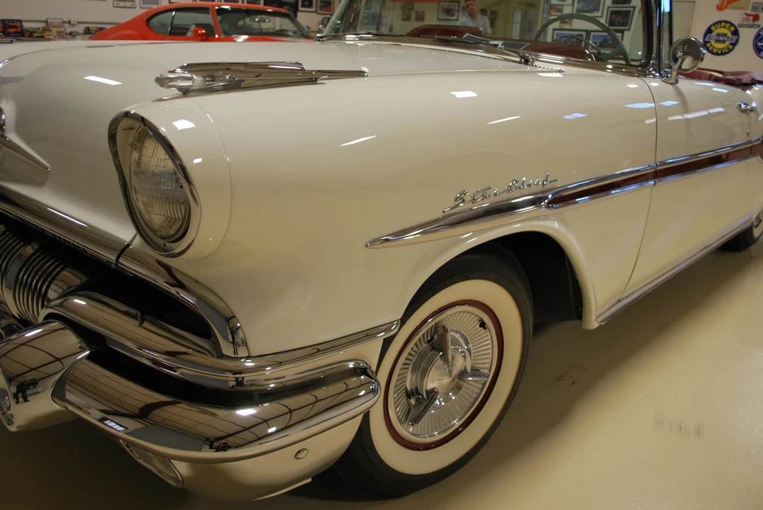1957 Pontiac Star Chief - Image 15 of 31