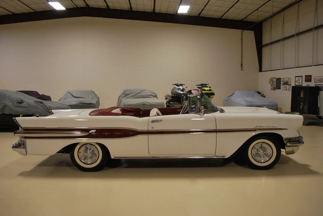 1957 Pontiac Star Chief - Image 9 of 31