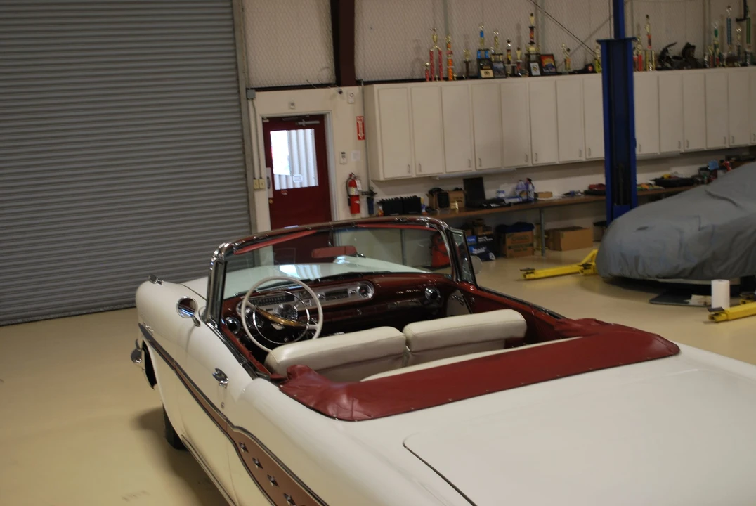 1957 Pontiac Star Chief - Image 18 of 31