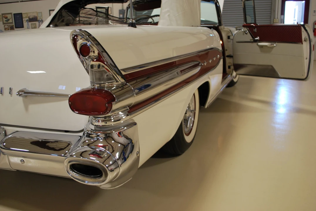 1957 Pontiac Star Chief - Image 22 of 31