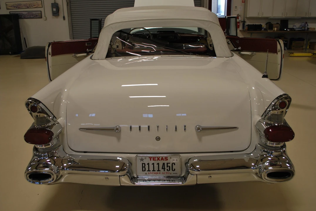 1957 Pontiac Star Chief - Image 7 of 31