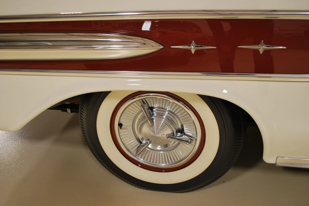 1957 Pontiac Star Chief - Image 28 of 31