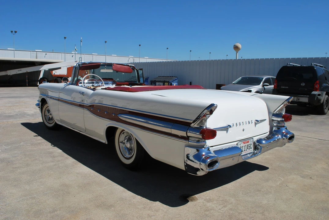 1957 Pontiac Star Chief - Image 13 of 31