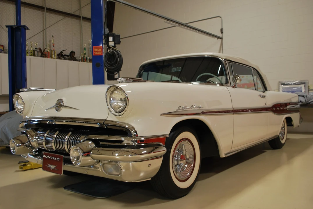 1957 Pontiac Star Chief - Image 3 of 31