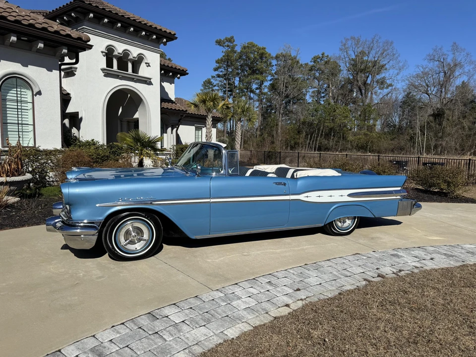 1957 Pontiac Star Chief - Image 10 of 31