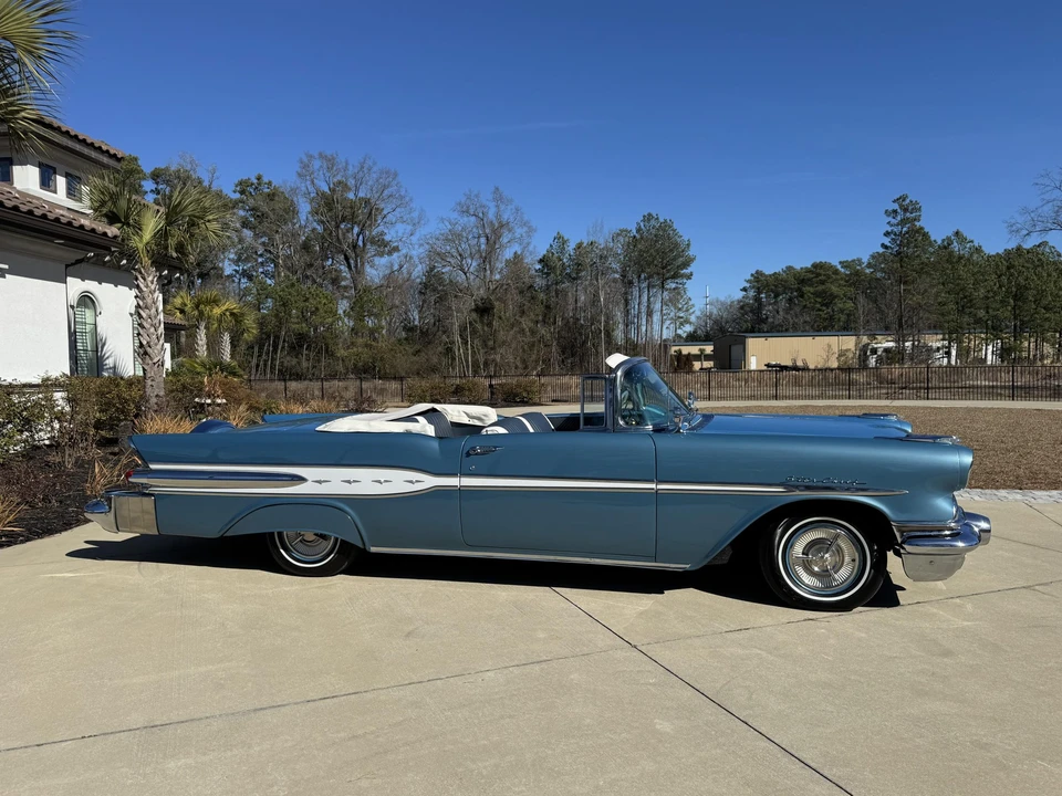 1957 Pontiac Star Chief - Image 16 of 31