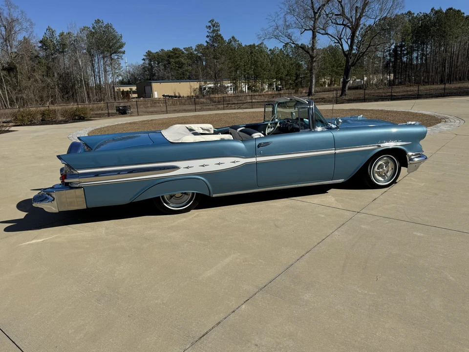 1957 Pontiac Star Chief - Image 15 of 31