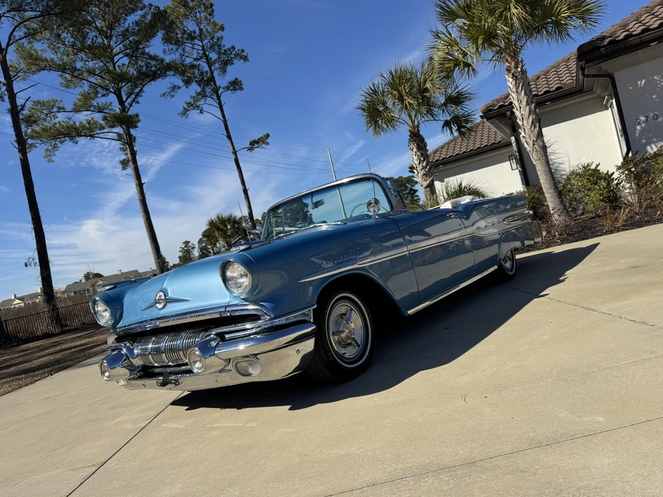 1957 Pontiac Star Chief - Image 3 of 31