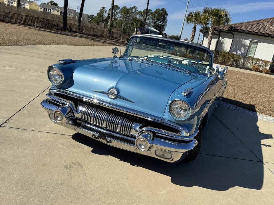 1957 Pontiac Star Chief - Image 2 of 31