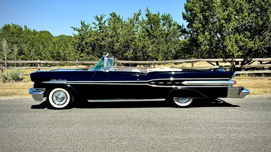 1957 Pontiac Star Chief - Image 12 of 27