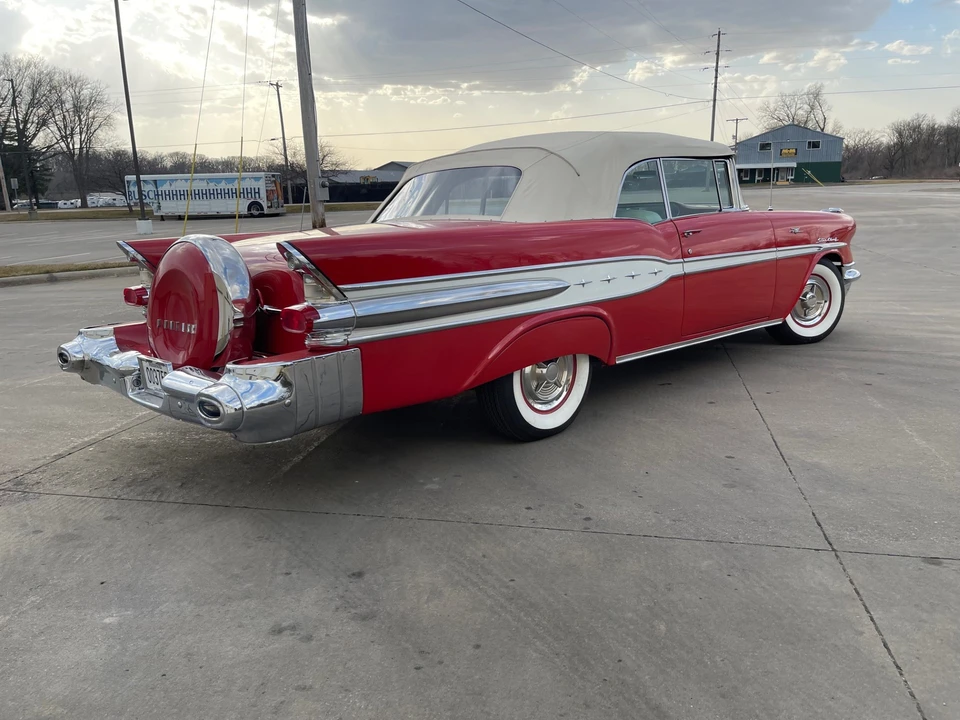 1957 Pontiac Star Chief - Image 10 of 31