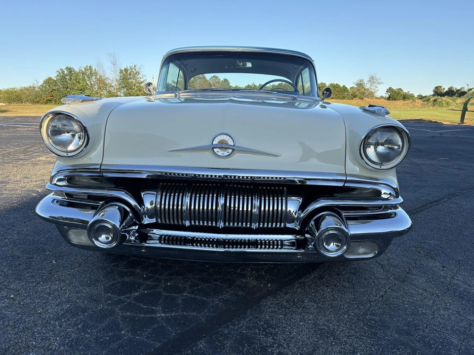 1957 Pontiac Star Chief - Image 7 of 31