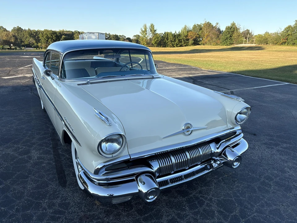 1957 Pontiac Star Chief - Image 8 of 31