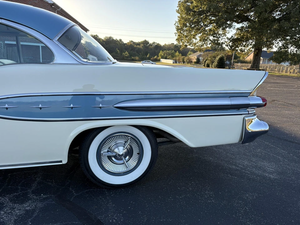 1957 Pontiac Star Chief - Image 23 of 31