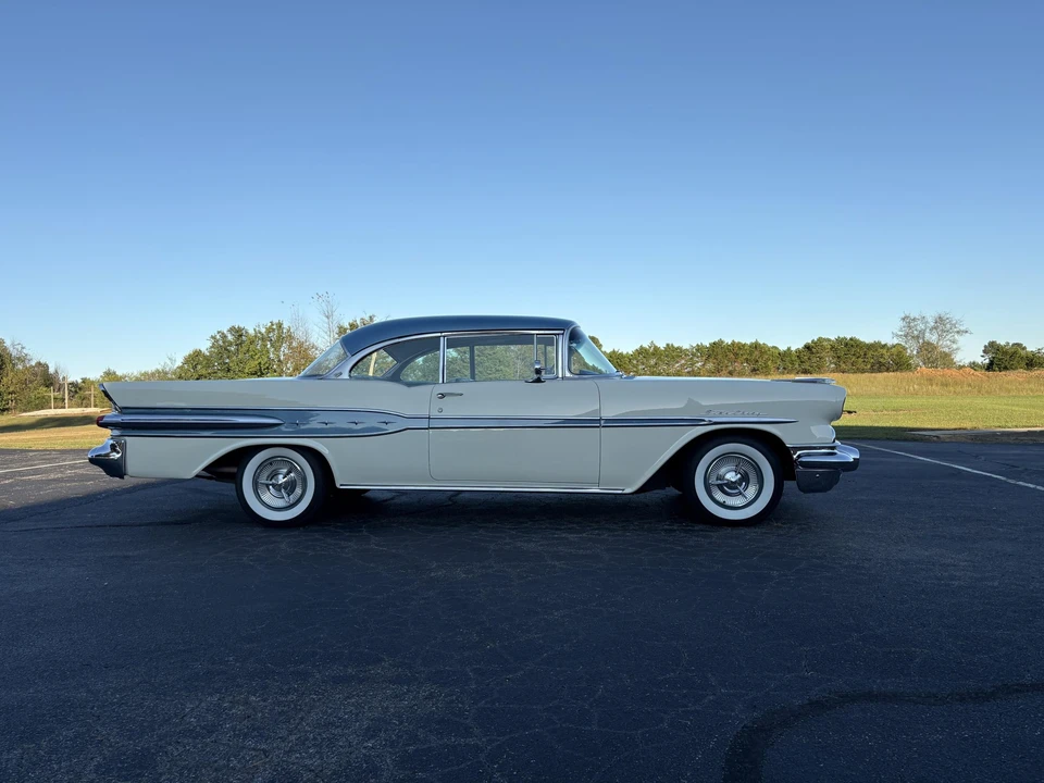 1957 Pontiac Star Chief - Image 14 of 31