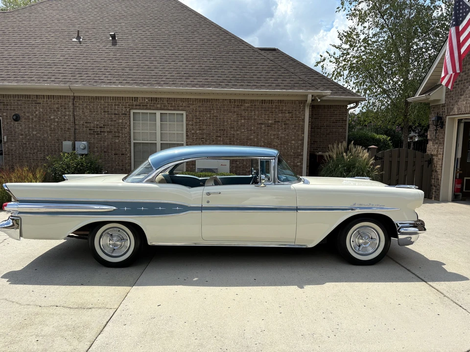 1957 Pontiac Star Chief - Image 13 of 31