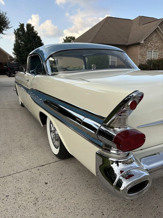 1957 Pontiac Star Chief - Image 22 of 31