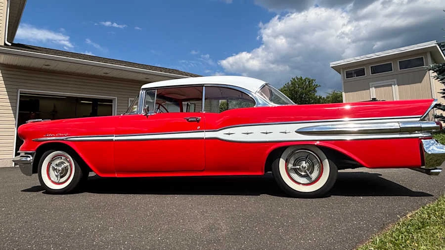 1957 Pontiac Star Chief - Image 5 of 31