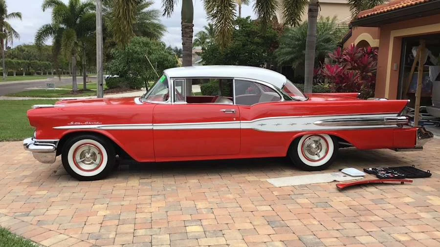 1957 Pontiac Star Chief - Image 2 of 31