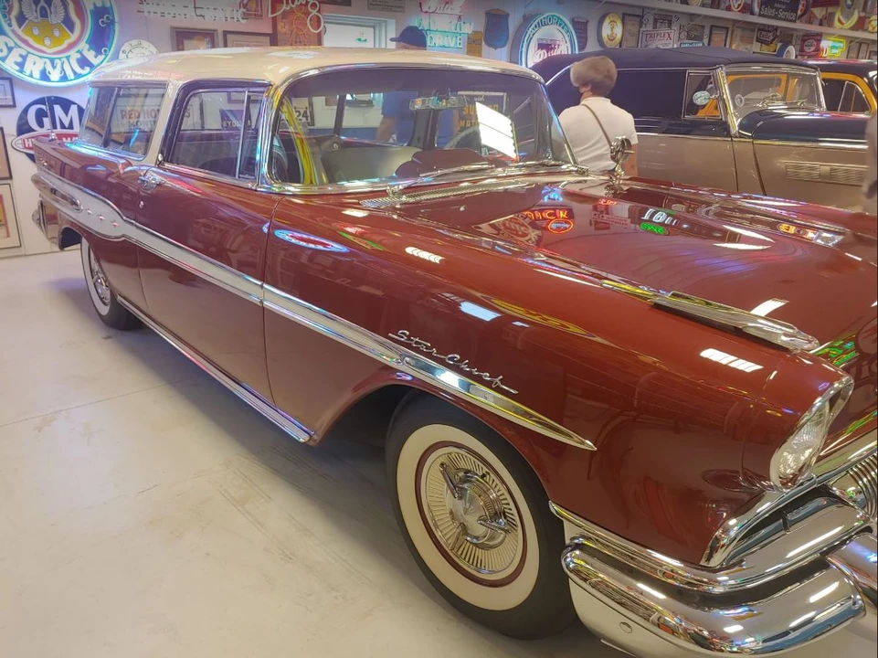 1957 Pontiac Star Chief - Image 12 of 31