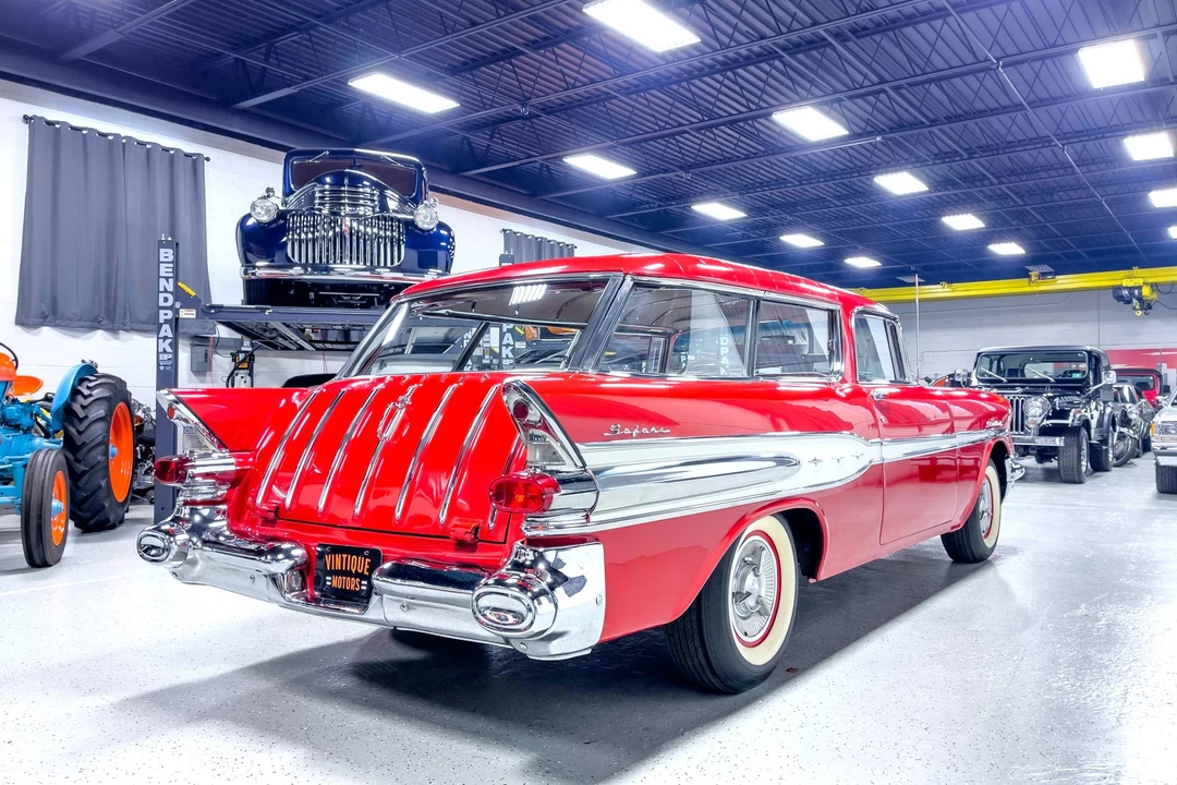 1957 Pontiac Star Chief - Image 6 of 31