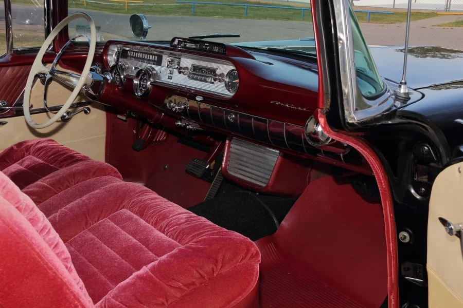 1957 Pontiac Star Chief - Image 26 of 31