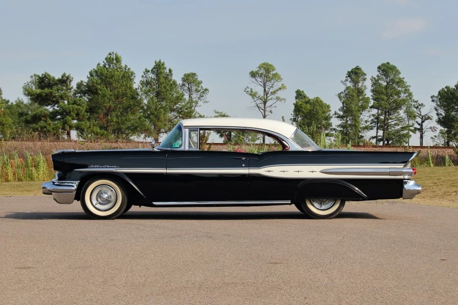 1957 Pontiac Star Chief - Image 2 of 31