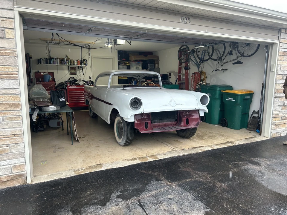 1957 Pontiac Star Chief - Image 2 of 20
